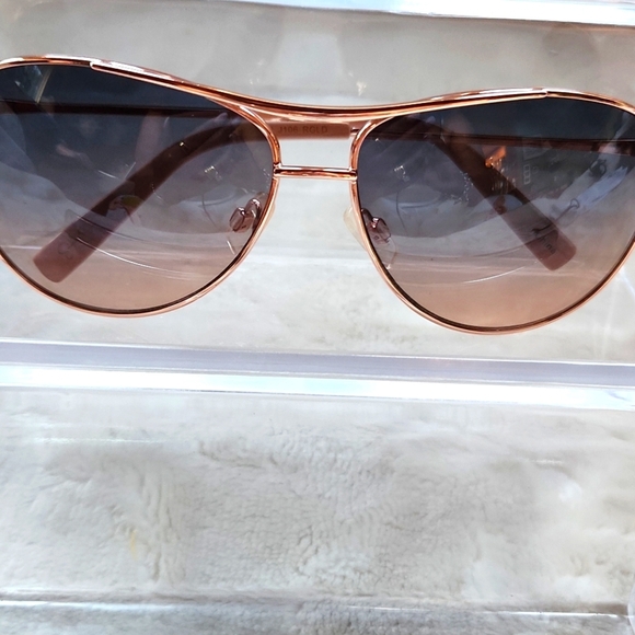 Jessica Simpson Stylish Gold Aviator Sunglasses - Picture 2 of 3